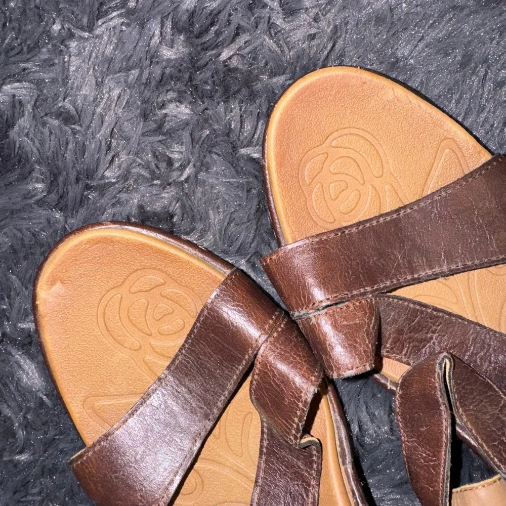 b.o.c. Born Concept Brown Wedge Sandals Womens 11M T-Strap Adjustable Buckle